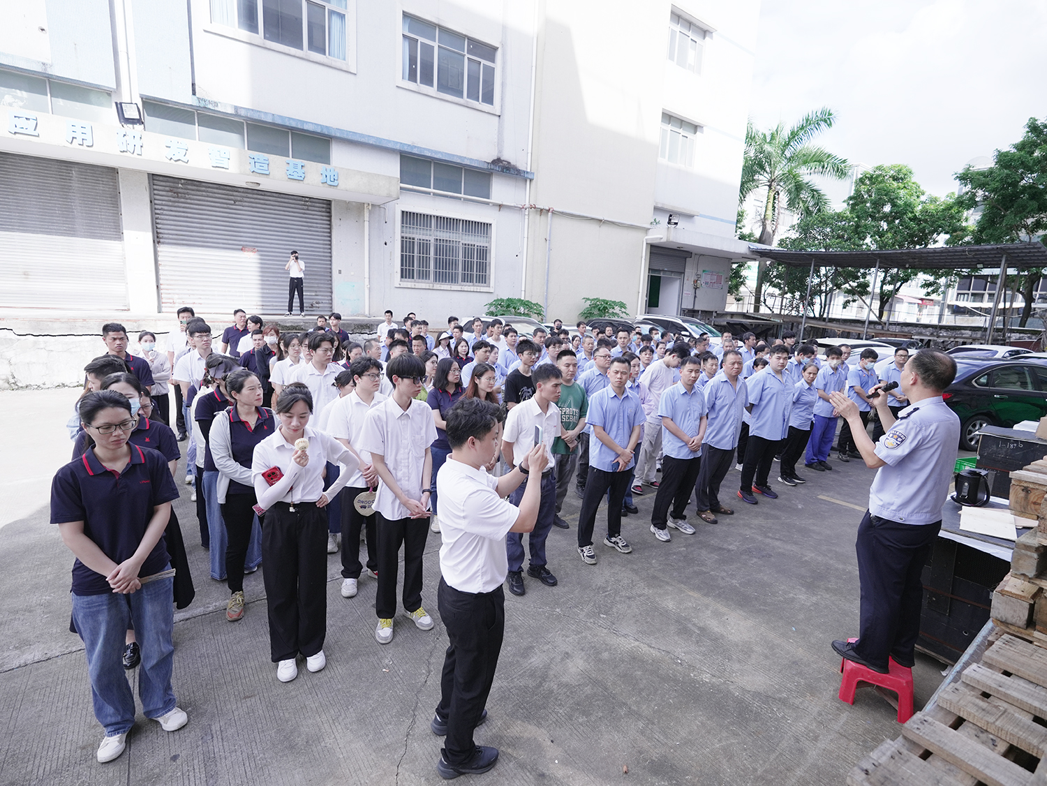日均被騙100萬?。快`科全員“反詐培訓(xùn)”，<i style='color:red'>民警</i>怒揭詐騙內(nèi)幕！
