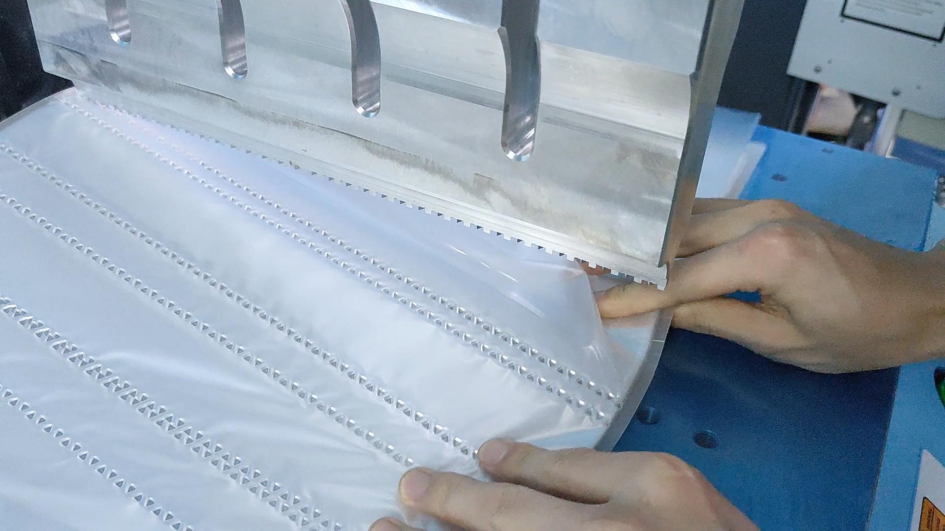 <i style='color:red'>pvc</i>文件袋焊接