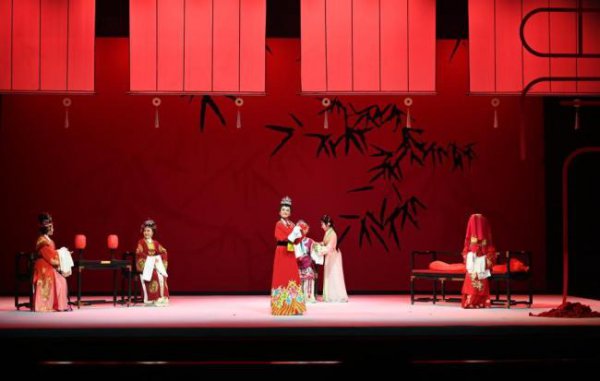 越剧《红楼梦2025版》舞台版和电影技俩启幕